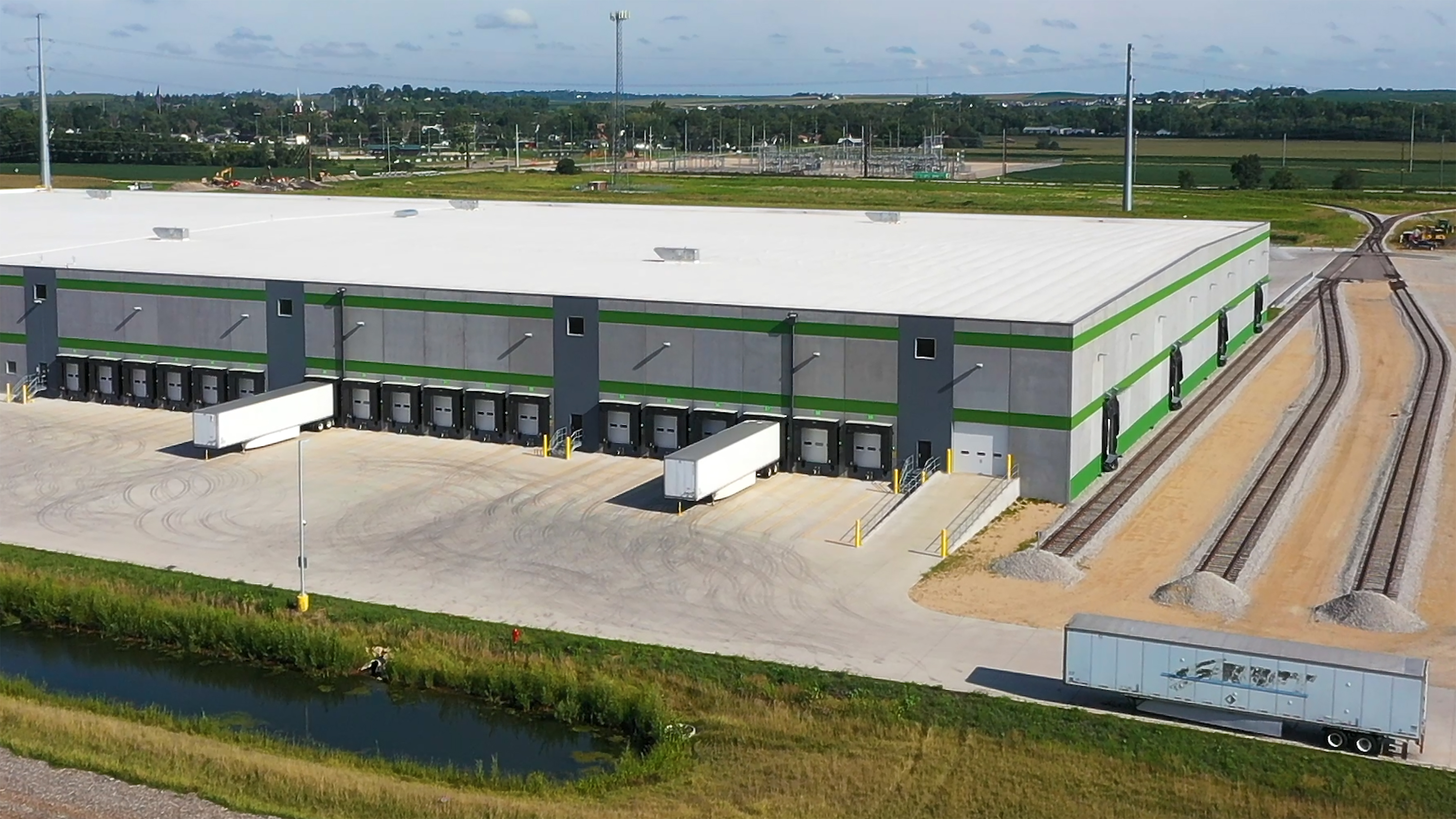 Transloading at Logistics Park Cedar Rapids warehouse - aerial 