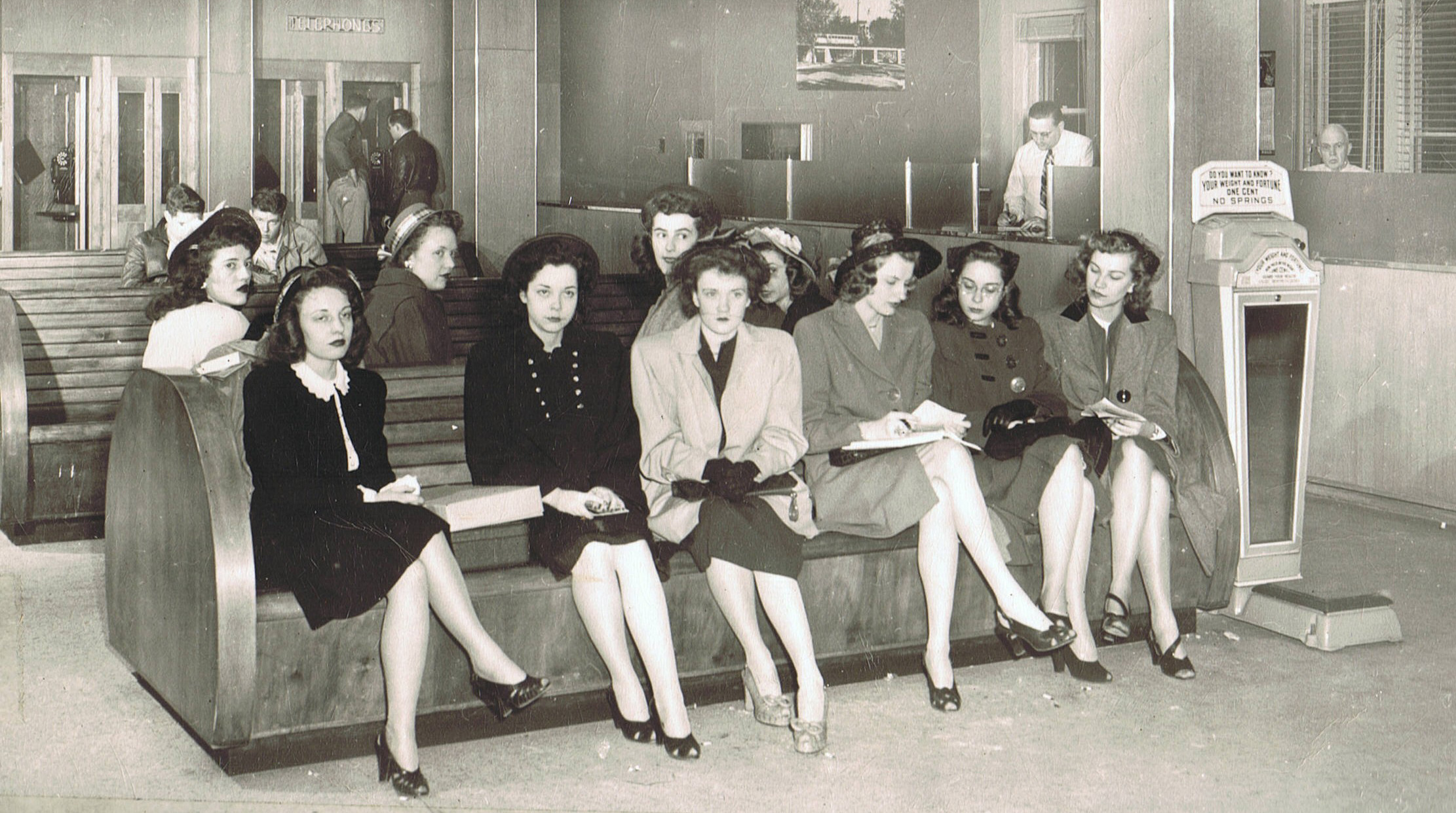 Photo of early CRANDIC passengers at the station