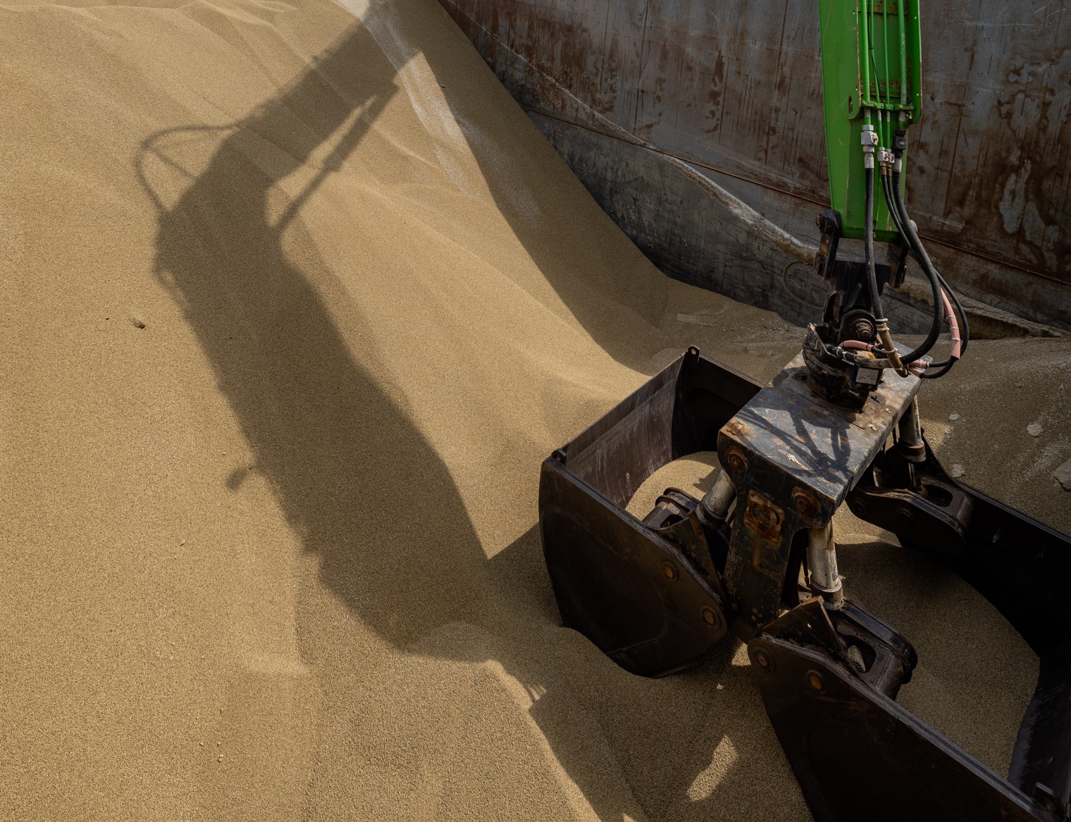 Logistics Park Dubuque barge terminal - fertilizer