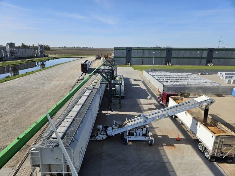 Transloading from rail car to truck