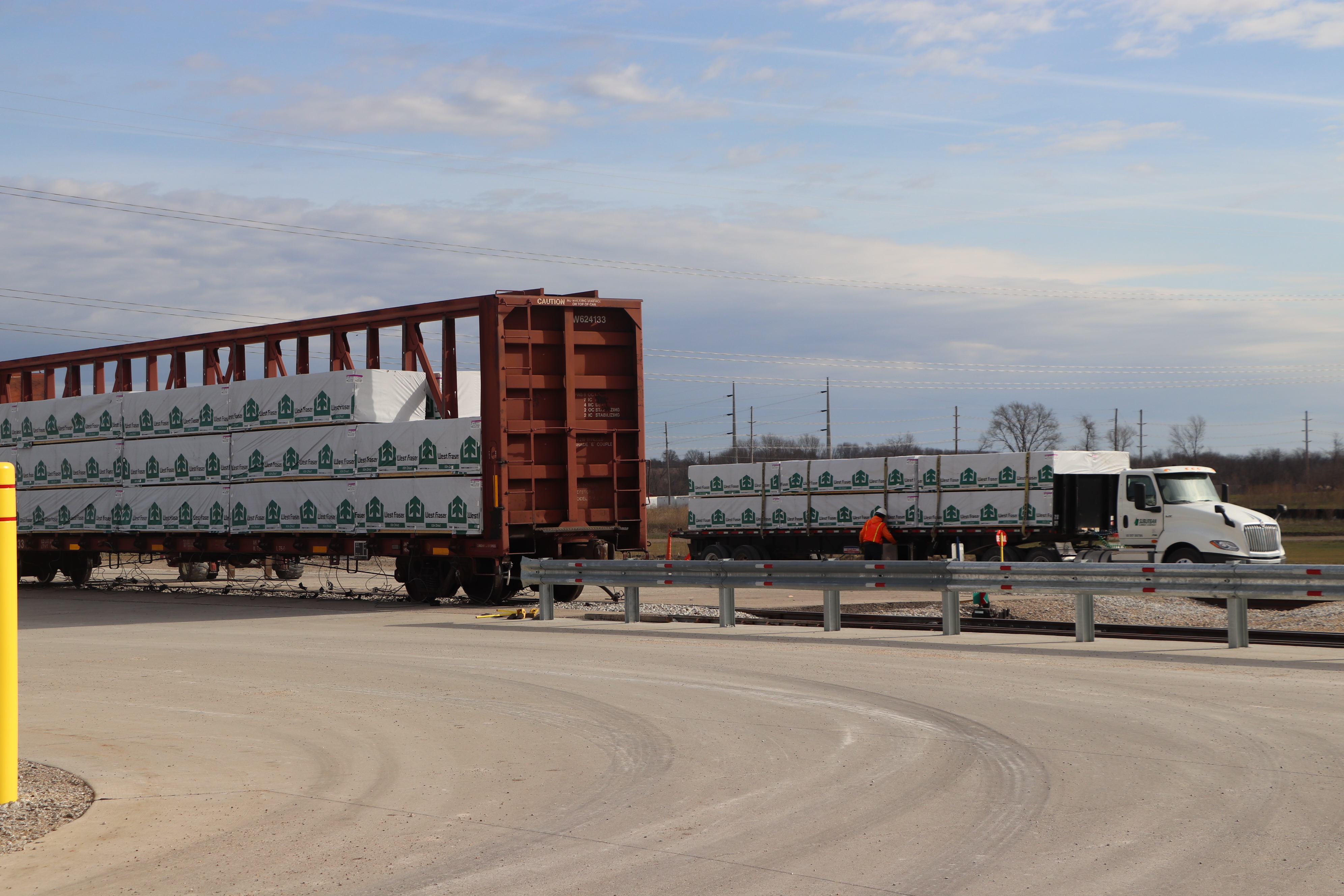 Travero - Rail-to-truck transloading services in Cedar Rapids Iowa