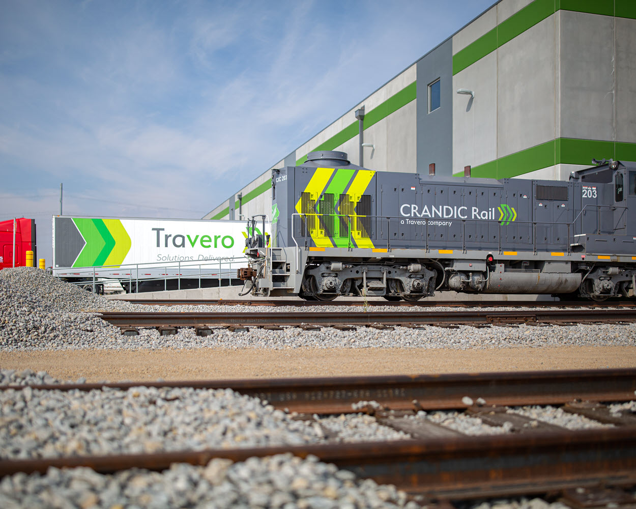 Travero semi and a CRANDIC train